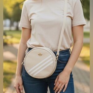 Adidas‎ Terrance crossbody bag adjustable straps color cream white strips JJ7608